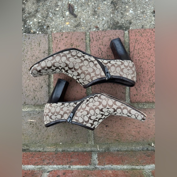 Vintage Coach Daphne Boots - Picture 5 of 7